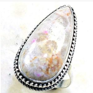 Elegant Silver and Cream Women's Ring